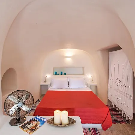 Amelie Canaves By Thireon Oia (Santorini)